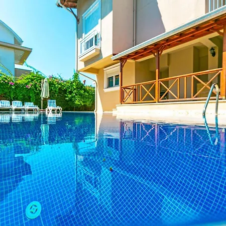 Paradise Town Hadrian 100 Mbps Free Wifi Villa
