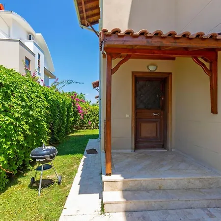 Paradise Town Hadrian 100 Mbps Free Wifi Villa